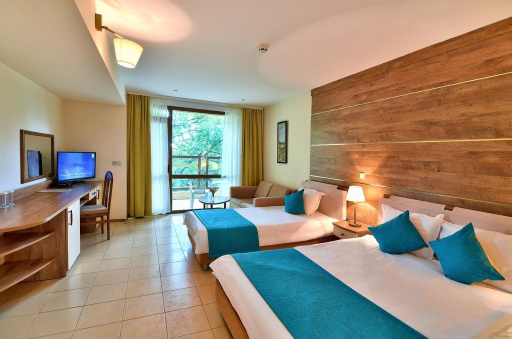 Les Magnolias Hotel Primorsko Exterior photo